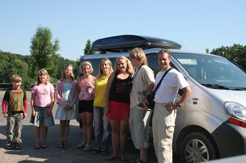Grupipilt matkaautoga